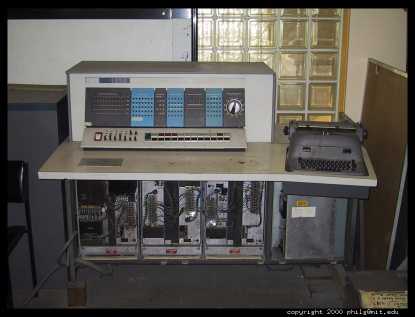 IBM 1620 memrival s konzol-rgppel